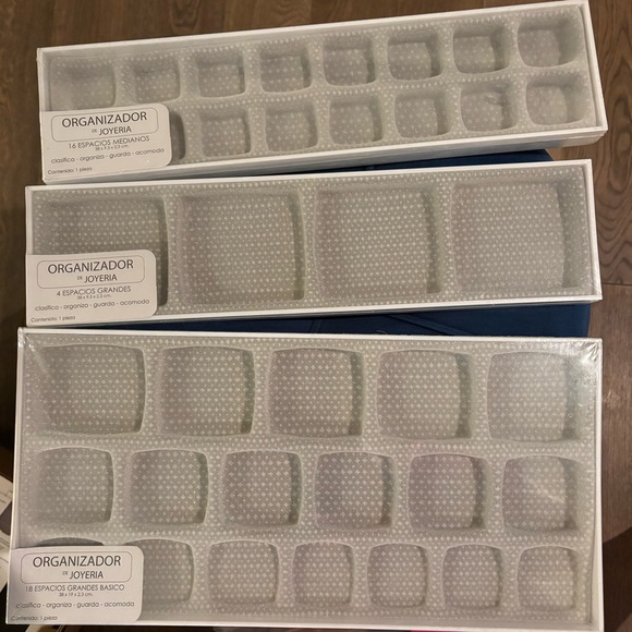 White Jewelry Organizer - Picture 1 of 11
